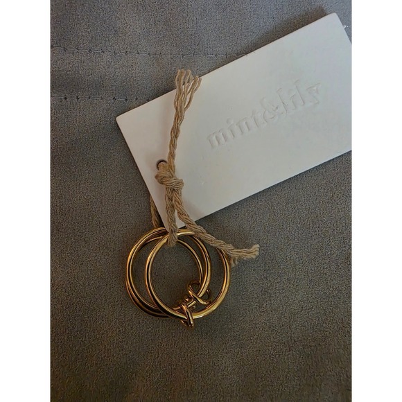 NWT- Mint & Lily Gold Interlocking Multi Band Stackable Statement Ring Size 9 - Picture 3 of 4